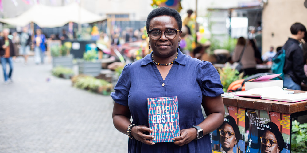 Tickets Die erste Frau , Lesung und Gespräch mit Jennifer Nansubuga Makumbi in Berlin