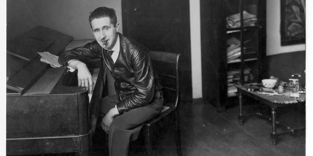 Tickets Pornographie und Lehrstück. Aus Brechts Notizbüchern, Mit Corinna Harfouch, Kommentare Martin Kölbel und Peter Villwock in Berlin