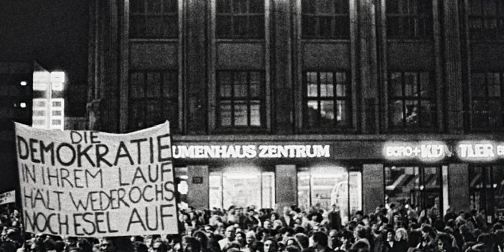 Tickets Ein deutsch-deutscher Lyrikabend zum 30. Jahrestag der Montagsdemonstrationen,  in Berlin